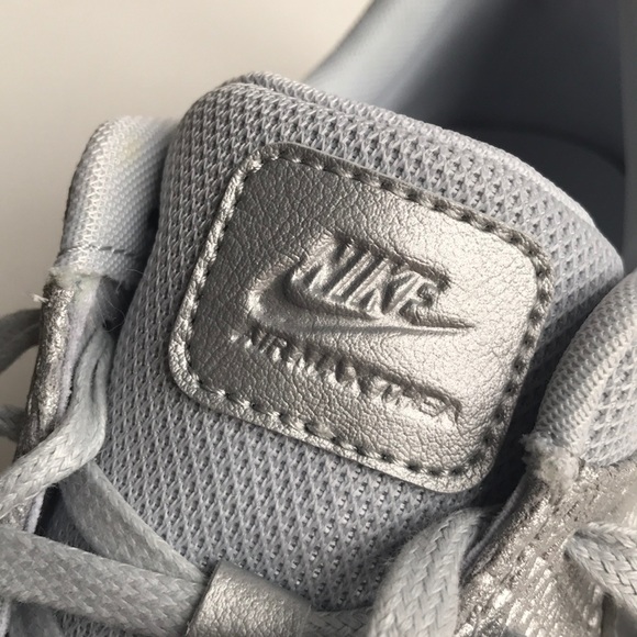 NEW Nike Air Max Thea Platinum Leather Sneakers - Picture 8 of 8